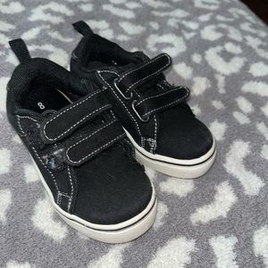Toddler boy size 8 Velcro sneaker